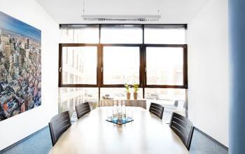 Büro mieten im Business Center Stuttgart in Feuerbach mit großem Besprechungsraum